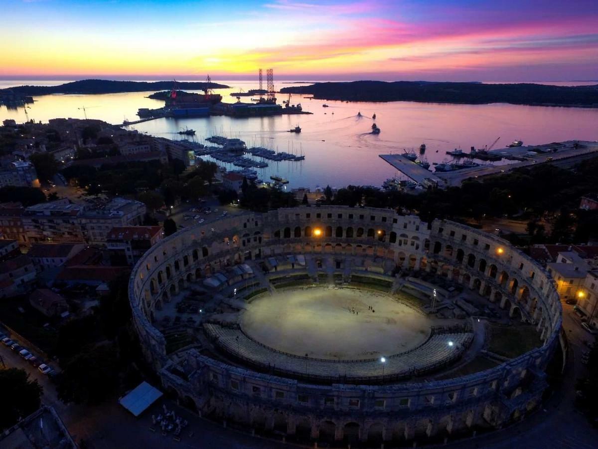 Carducci Apartment - Center Pula Exteriör bild